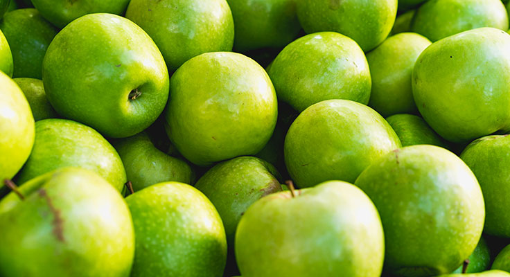 Fresh green apples close-up.