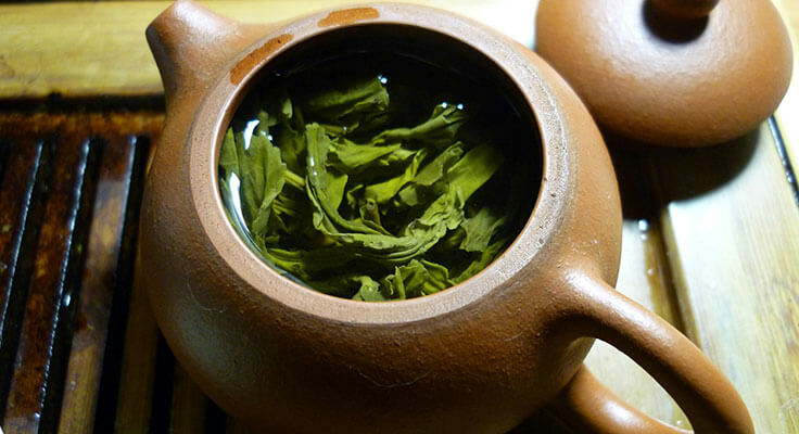Green tea in a Chinese can