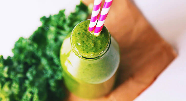 Green smoothie with kale and straws