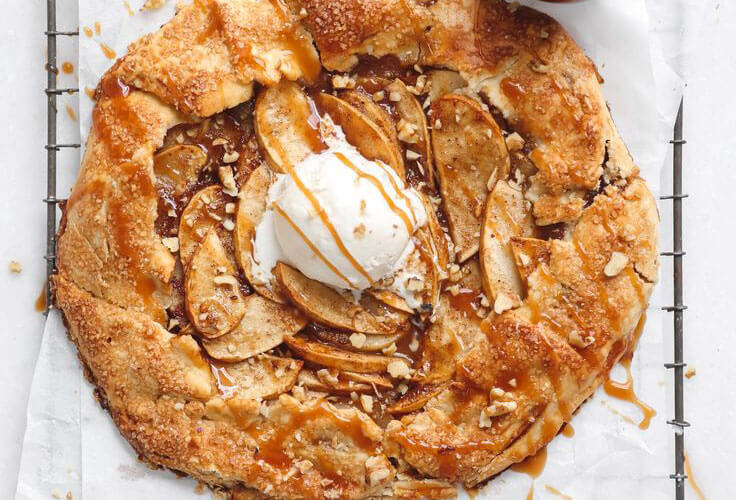 Rustic apple tart with ice cream